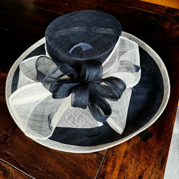 Gorgeous Kentucky Derby/Special Occasion Hat - Picture 1 of 7